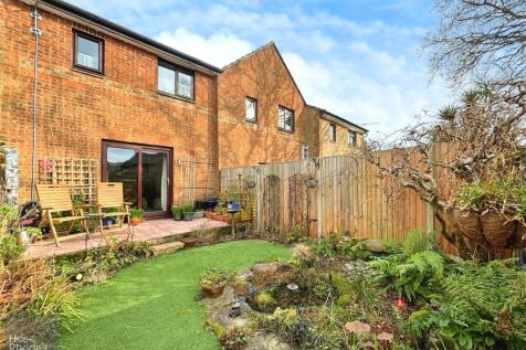 The Finches, Newport, Isle of Wight 2 bed terraced house for sale