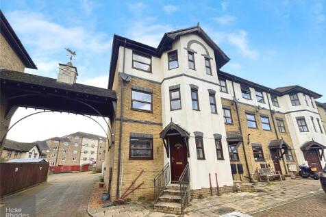 Orchard Mews, Staplers Road, Newport 5 bed end of terrace house for sale