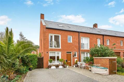 Whitecroft Park, Newport, Isle of Wight 2 bed end of terrace house for sale