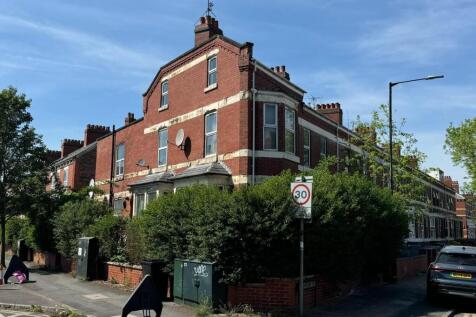 4 bedroom end of terrace house for sale