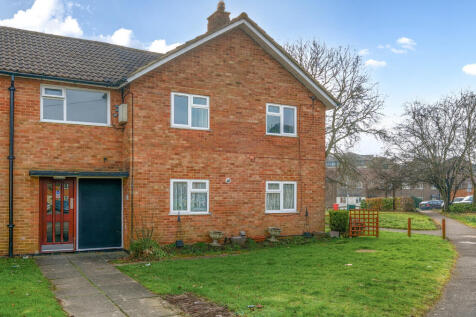 Deepfield Road, Bracknell, Berkshire 2 bed apartment for sale