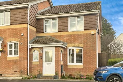 Hollerith Rise, Bracknell, Berkshire 3 bed end of terrace house for sale