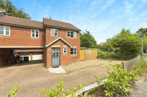 Greystock Road, Warfield, Bracknell 4 bed link detached house for sale