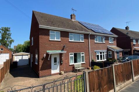 3 bedroom semi-detached house for sale
