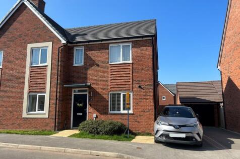 3 bedroom semi-detached house for sale