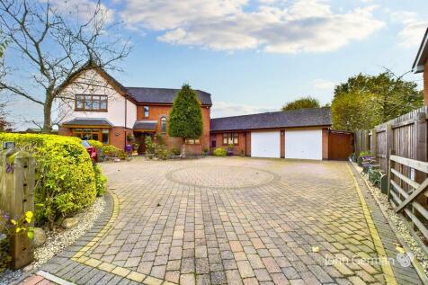 Kingfisher Drive, Colwich 5 bed detached house for sale