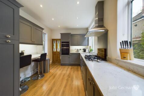 4 bedroom semi-detached house for sale