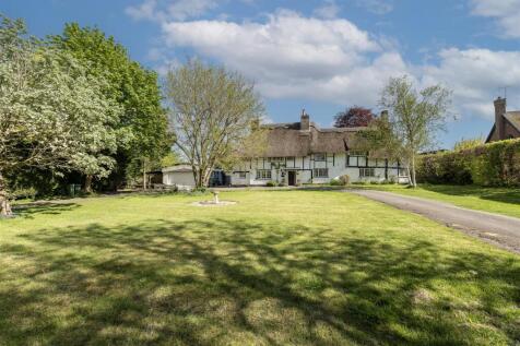 Brook End, Weston Turville HP22 4 bed detached house for sale