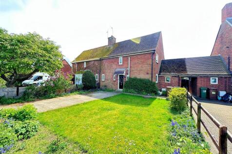 Walton Place, Weston Turville HP22 3 bed semi