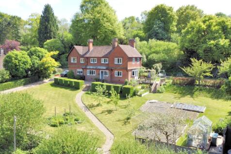 Ellesborough Road, Aylesbury HP22 4 bed detached house for sale