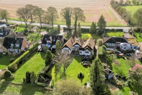 Ellesborough Road, Aylesbury HP17 4 bed detached bungalow for sale