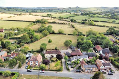 High Street, Buckingham MK18 4 bed detached house for sale
