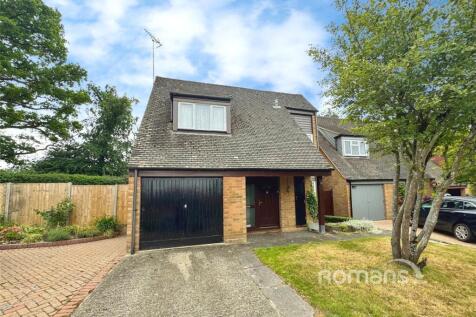 Coleridge Avenue, Yateley, Hampshire 3 bed detached house for sale