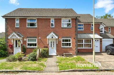 Lower Canes, Yateley, Hampshire 2 bed terraced house for sale