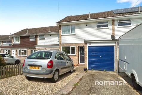 Hilltop View, Yateley, Hampshire 3 bed terraced house for sale