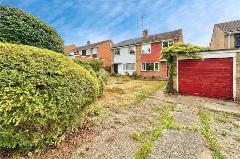 Cheviot Road, Sandhurst, Berkshire 3 bed semi