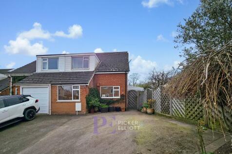 3 bedroom semi-detached house for sale
