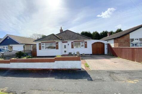 Coniston Crescent, Humberston, Grimsby 3 bed detached bungalow for sale