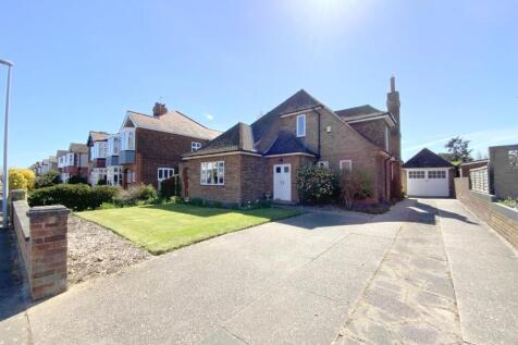Lansdowne Avenue, Grimsby 3 bed detached house for sale