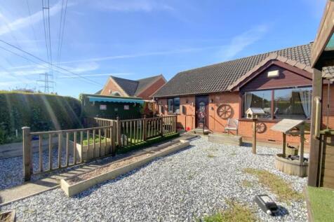 Albatross Drive, Grimsby 2 bed detached bungalow for sale