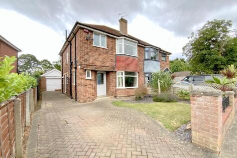 3 bedroom semi-detached house for sale
