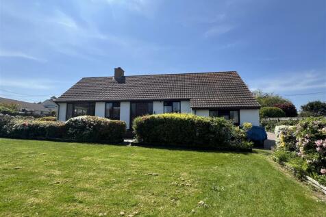 5 bedroom detached bungalow for sale