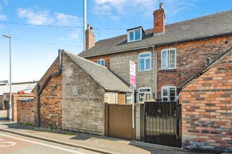 3 bedroom terraced house for sale
