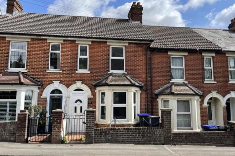 Devizes Road, Salisbury SP2 2 bed terraced house for sale