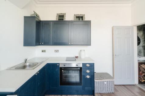 Studio flat for sale