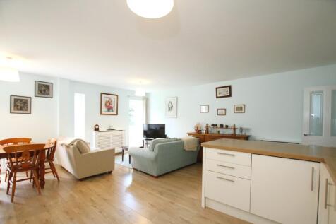 Elm Court, Elm Road, Winchester 2 bed flat for sale