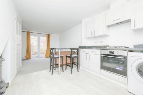 3 bedroom town house for sale