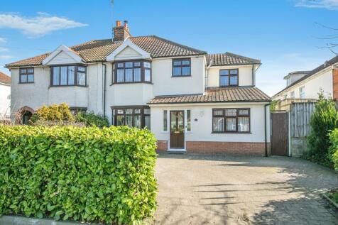 5 bedroom semi-detached house for sale