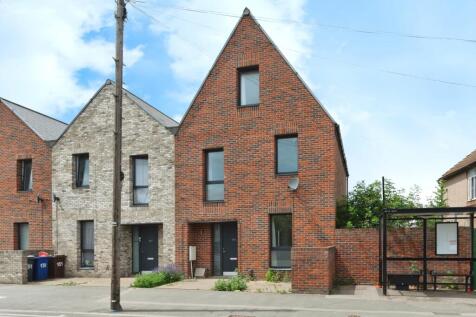 4 bedroom end of terrace house for sale
