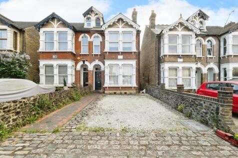 5 bedroom semi-detached house for sale