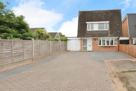 3 bedroom link detached house for sale