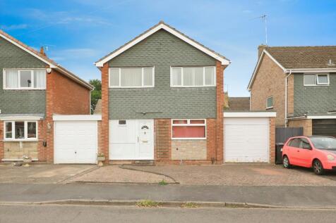 3 bedroom link detached house for sale