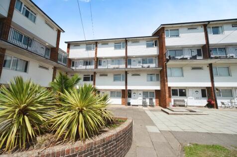 3 bedroom maisonette for sale