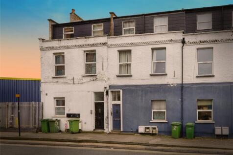 3 bedroom flat for sale