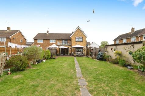 4 bedroom semi-detached house for sale