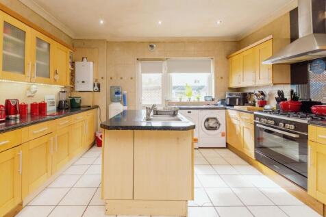 5 bedroom bungalow for sale
