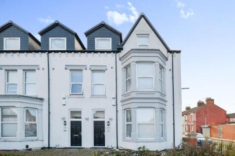 12 bedroom end of terrace house for sale