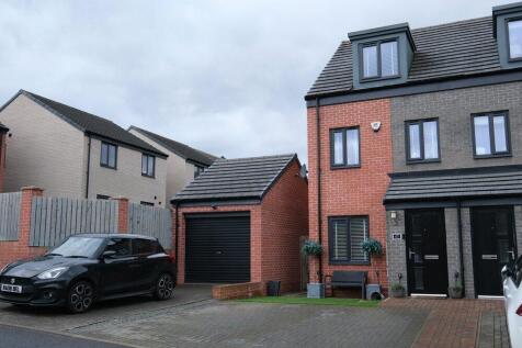3 bedroom semi-detached house for sale