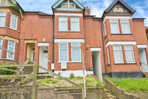 2 bedroom maisonette for sale