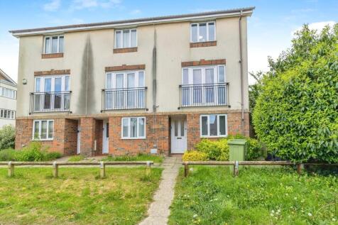 4 bedroom end of terrace house for sale