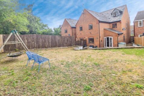 4 bedroom town house for sale