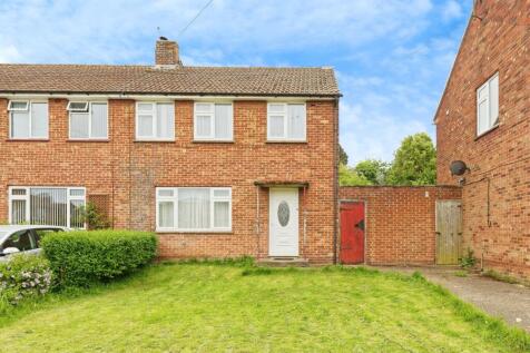 4 bedroom end of terrace house for sale