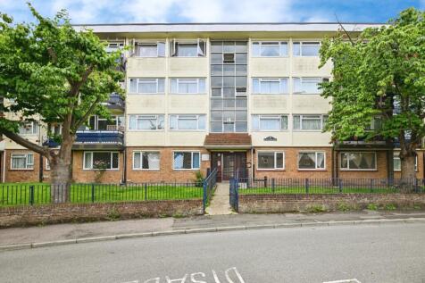3 bedroom flat for sale