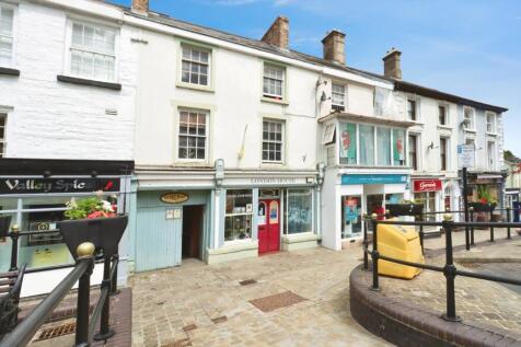 3 bedroom flat for sale