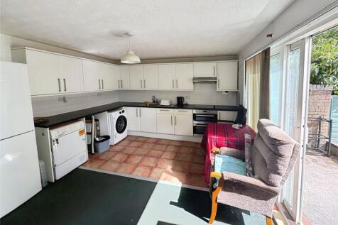 4 bedroom end of terrace house for sale