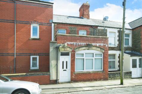 3 bedroom flat for sale